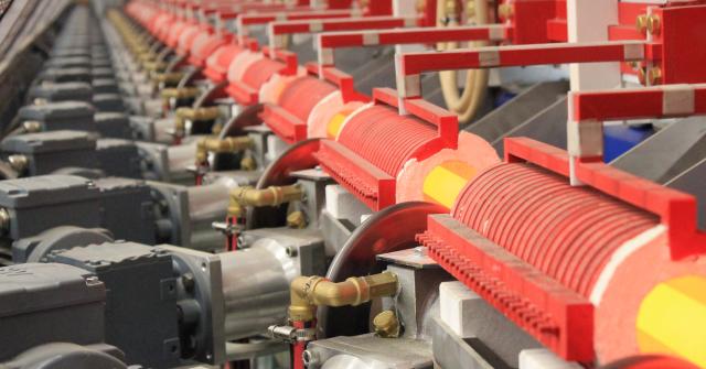 Installation pour la trempe inductive à barre unique